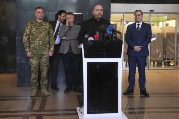 Ukraine<em></em>'s Defence Minister Rustem Umerov talks to journalists, in Istanbul, Turkey, Friday, May 16. 2025. (AP Photo/Evgeniy Maloletka)